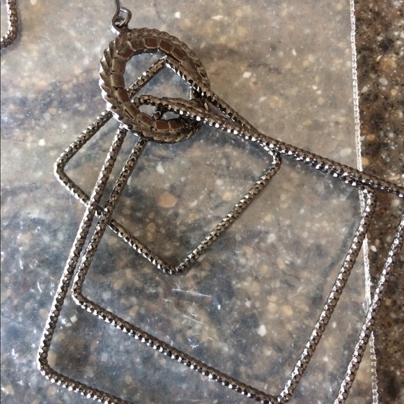 Earrings - Picture 1 of 3